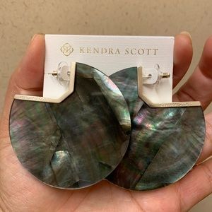 KENDRA SCOTT Kai Shell Disc Earrings Black/Silver